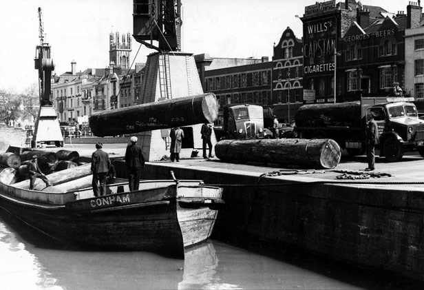 Unloading Logs at Narrow Quay, 18 May 1956