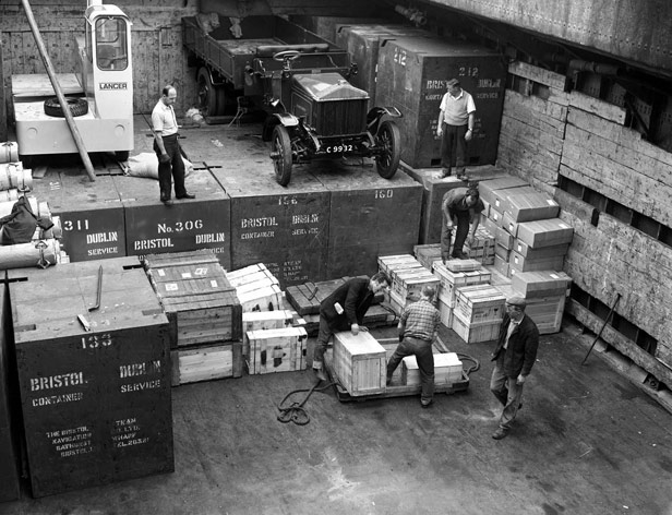 Lorry in hold for shipment to Ireland, 10 August 1965