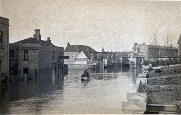Black Swan Inn at Stapleton Road during floods of 1882