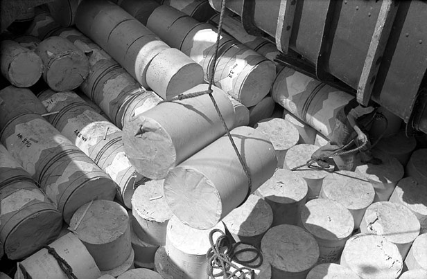 Discharging rolls of paper at City Docks, June 1947