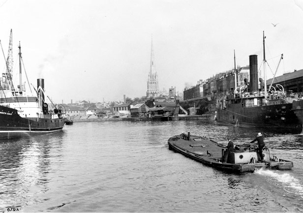 Jolly passing Bathurst Wharf, 1938